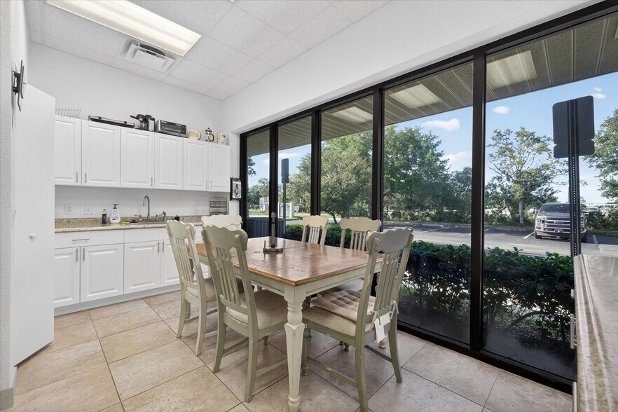 More Photos Of 14141 46th St N, Clearwater Medical For Sale