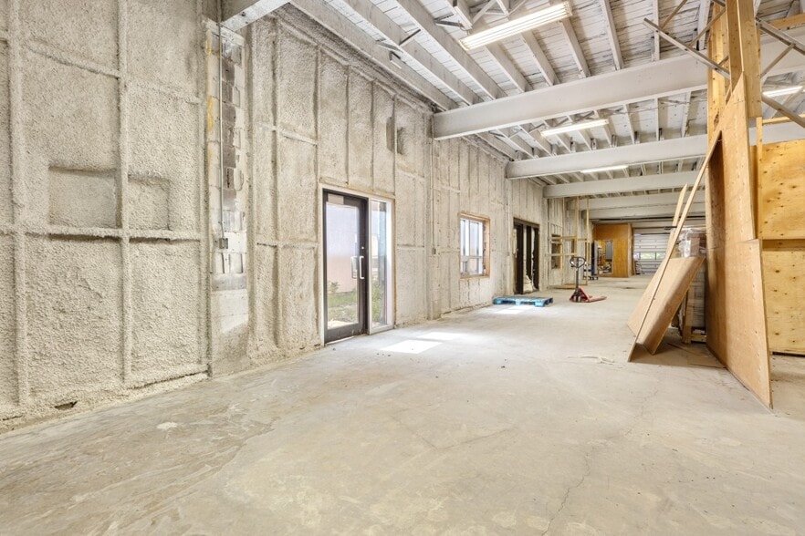 More Photos Of 255-257 Ste-anne Ave, Ottawa Warehouse For Lease