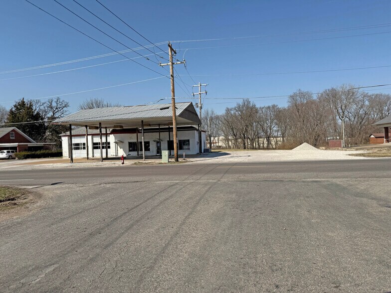 More Photos Of 433 W Market St, Red Bud Land For Sale