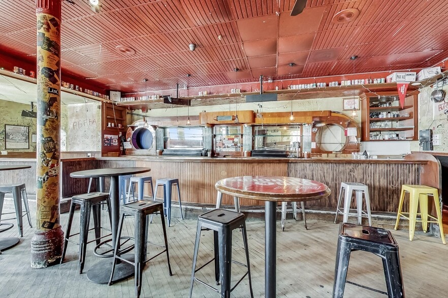 More Photos Of 1970 N Lincoln Ave, Chicago Storefront Retail Residential For Lease