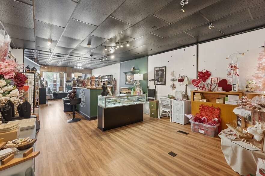 More Photos Of 104 W Main St, Albion General Retail For Sale