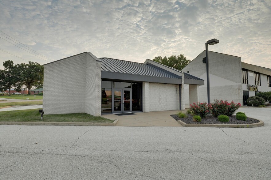 More Photos Of 101 N 36th St, Quincy General Retail For Lease
