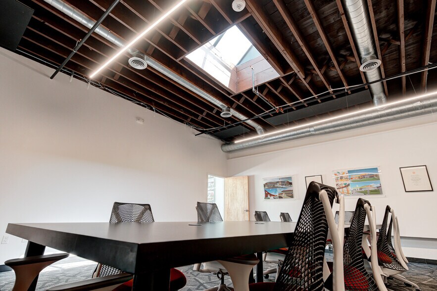 More Photos Of 706-708 W Sheridan Ave, Oklahoma City Office For Lease
