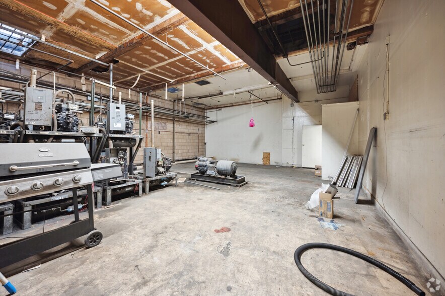 More Photos Of 5270 W Sunset Blvd, Los Angeles Freestanding For Lease
