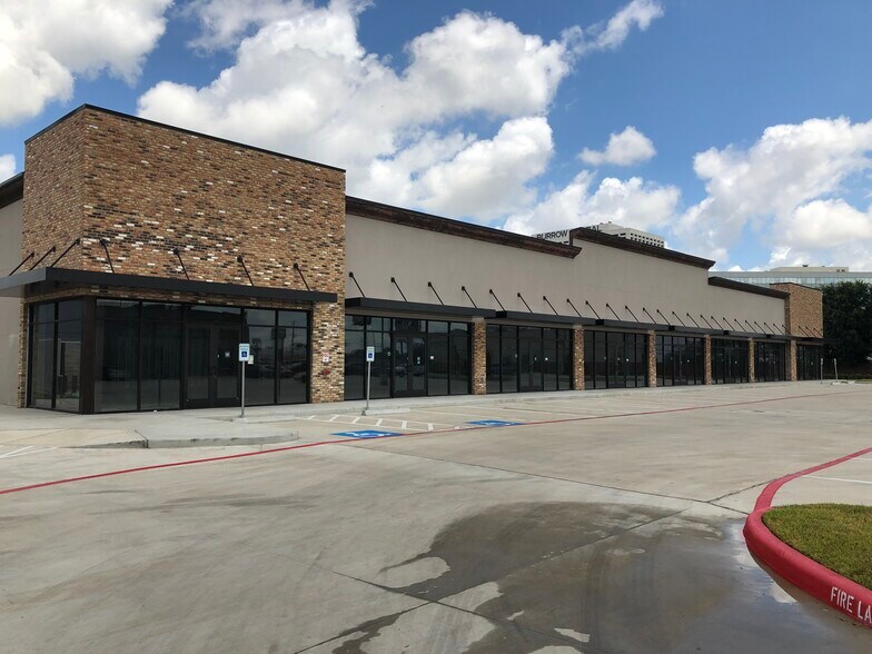 More Photos Of 6860 Southwest Fwy, Houston Storefront Retail Office For Lease