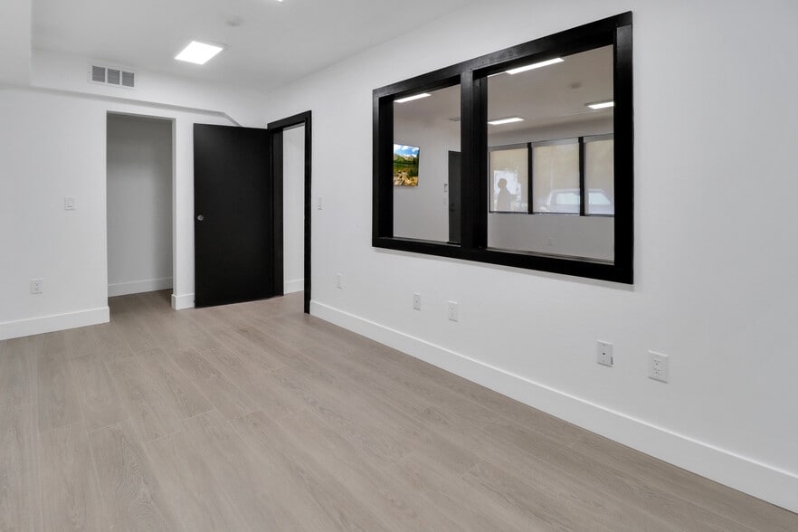 More Photos Of 14852 Ventura Blvd, Sherman Oaks Loft Creative Space For Lease