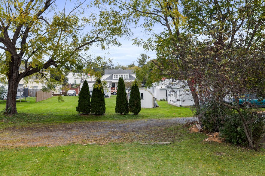 More Photos Of 102-104 N Main St, Edinburg Storefront Retail Residential For Sale