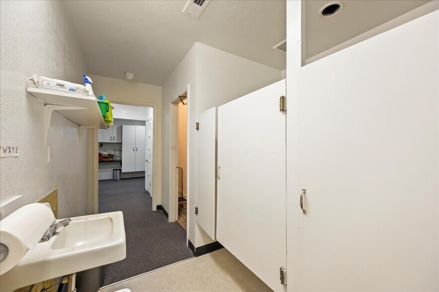 More Photos Of 522 N 9th Ave, Caldwell Daycare Center For Sale