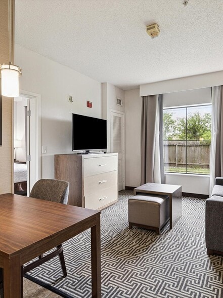 More Photos Of 1340 N Sam Houston Pky E, Houston Hotel For Sale