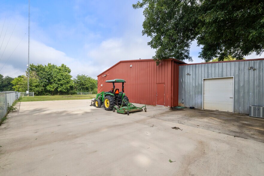 More Photos Of 15185 TX-21, Douglass Department Store For Sale