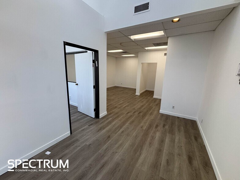 More Photos Of 21101-21163 Victory Blvd, Canoga Park Storefront Retail Office For Lease