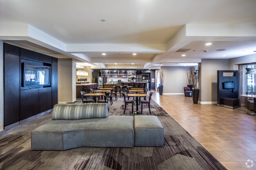 More Photos Of 3076 Kirby Pky, Memphis Hotel For Sale