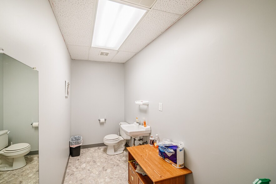 More Photos Of 1014 W Main St, Princeton Freestanding For Sale