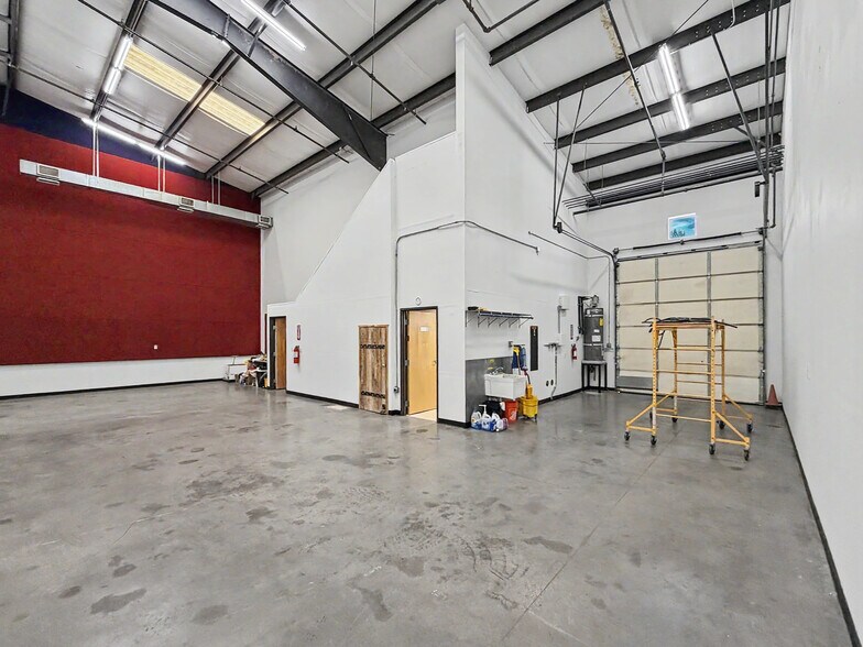 More Photos Of 21 Bisbee Ct, Santa Fe Warehouse For Lease