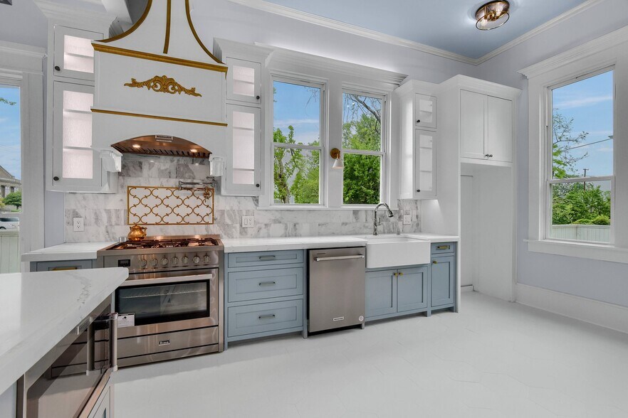 More Photos Of 511 S Travis St, Sherman Office For Sale