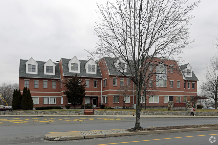 More Photos Of 3180 Main St, Bridgeport Medical For Lease