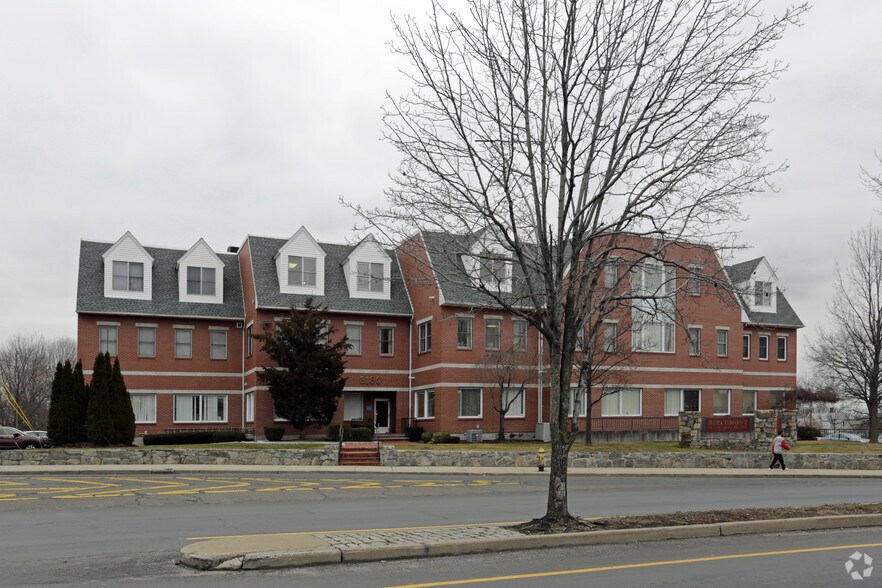 More Photos Of 3180 Main St, Bridgeport Medical For Lease