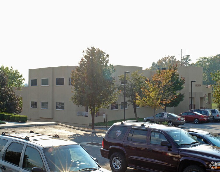 More Photos Of 110 Regent Ct, State College Medical For Sale