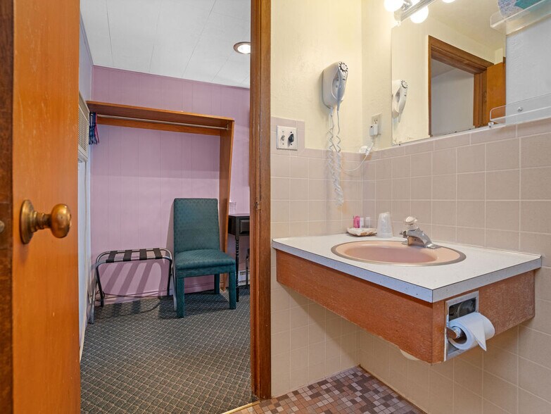 More Photos Of 609 E 1st Ave, Odessa Hospitality For Sale