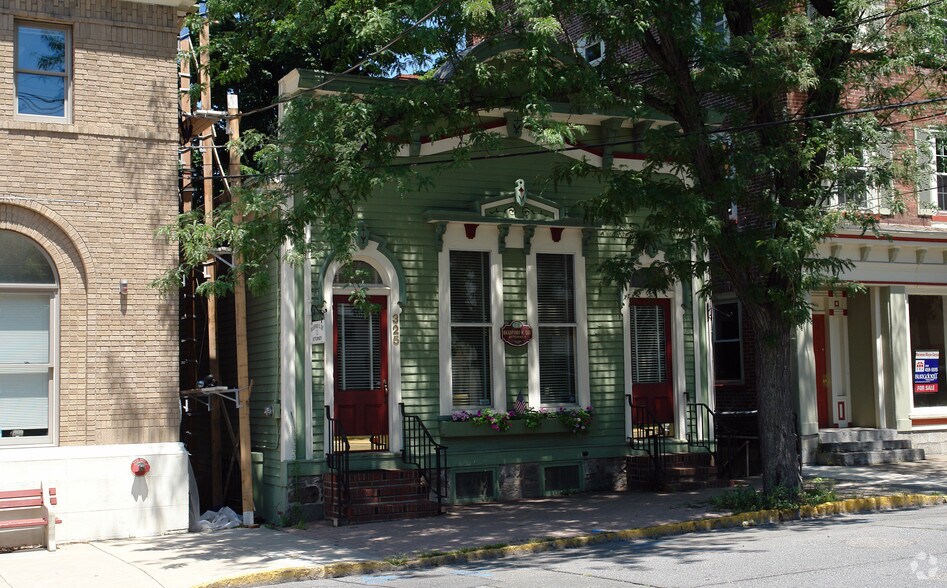 More Photos Of 325 Front St, Belvidere Office For Lease