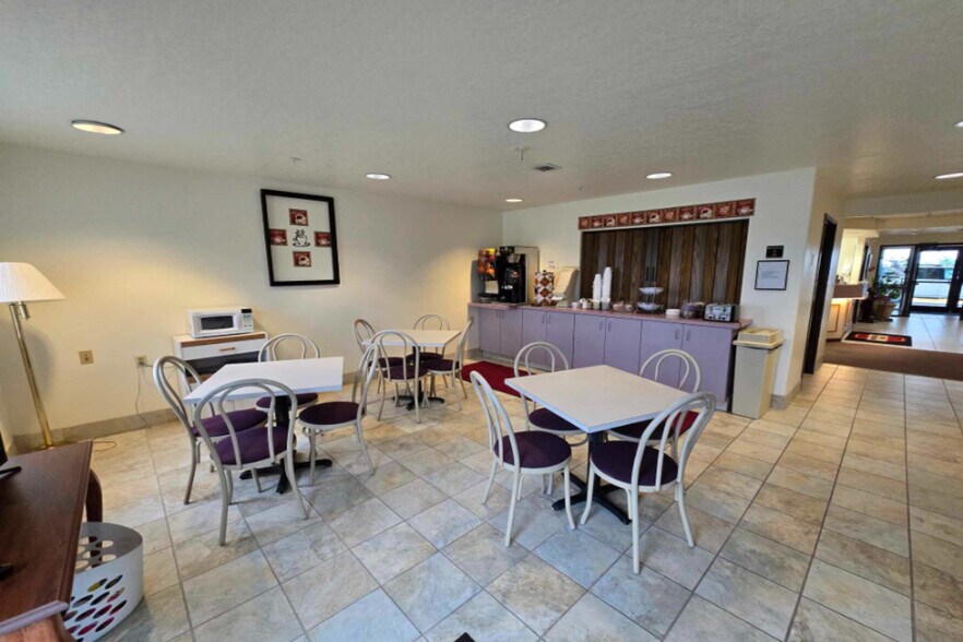 More Photos Of 748 E 12th St, Imperial Hotel For Sale