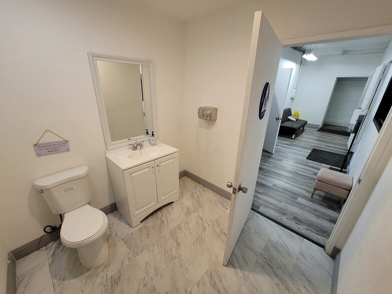 More Photos Of 1221 Cushman Ave, San Diego Service For Lease