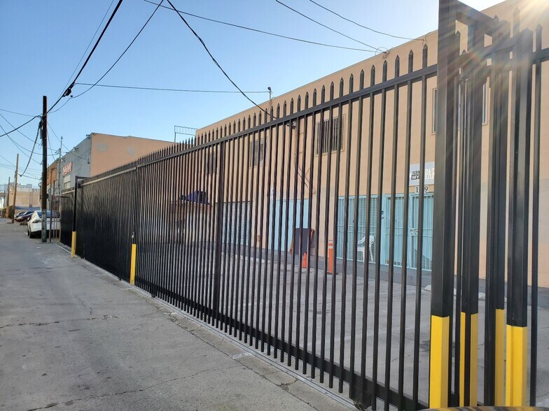 More Photos Of 1139 San Julian St, Los Angeles Storefront Retail Office For Sale