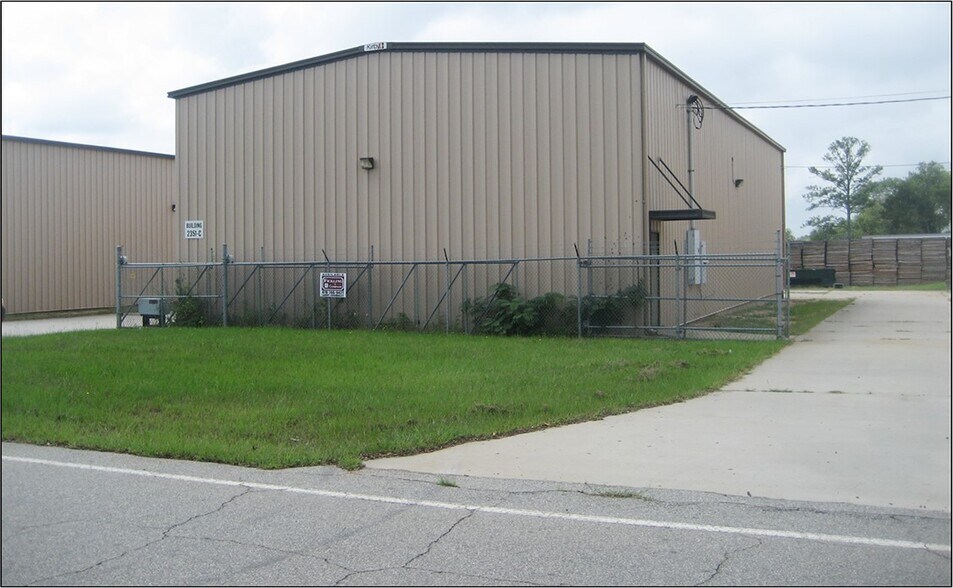 More Photos Of 2351 Hubbard Rd, Macon-Bibb Warehouse For Lease