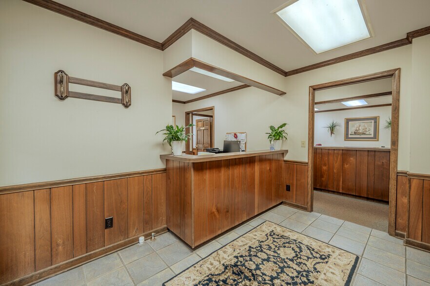 More Photos Of 40 W Main St, Savannah Office For Sale