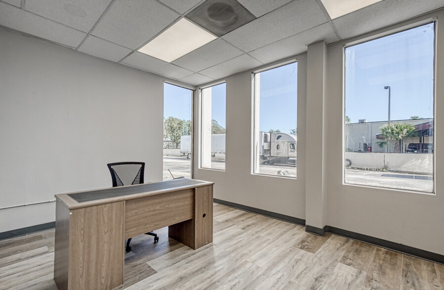 More Photos Of 6501 Arlington Expy, Jacksonville Office Residential For Sale