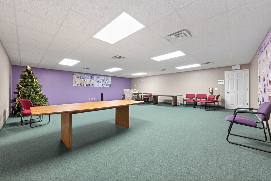 More Photos Of 1203 S Houston Ave, Humble Light Distribution For Sale