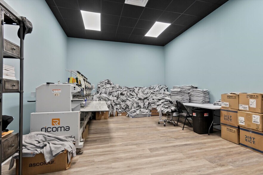 More Photos Of 102 Gin Oak Ct, Madison Freestanding For Sale