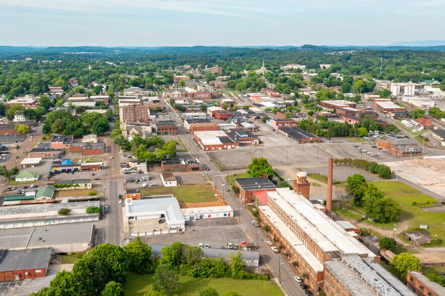 More Photos Of 395 S Ocoee St, Cleveland Showroom For Sale