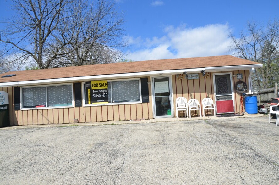 Primary Photo Of 216 Chicago Rd, Paw Paw Storefront For Sale