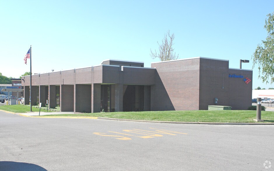 More Photos Of 8750 Blue Ridge Blvd, Kansas City Bank For Lease