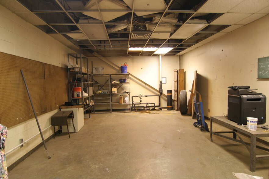 More Photos Of 4808 Kroemer Rd, Fort Wayne Warehouse For Lease