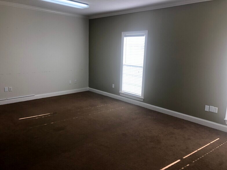 More Photos Of 130 Southpointe Dr, Byram Office For Lease