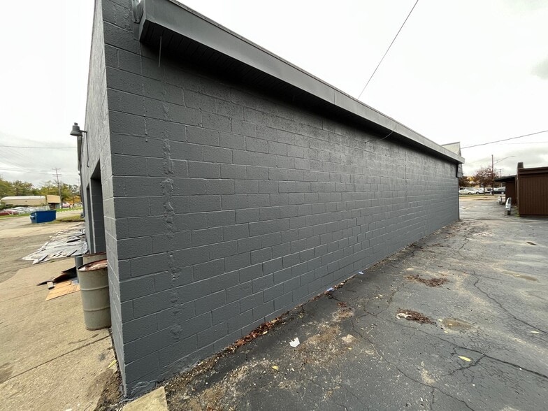 More Photos Of 59 Ecorse Rd, Ypsilanti Auto Repair For Sale
