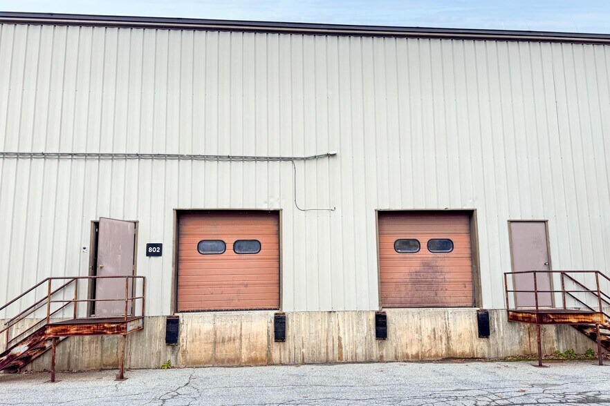 More Photos Of 179 Commerce St, Williston Flex For Sale