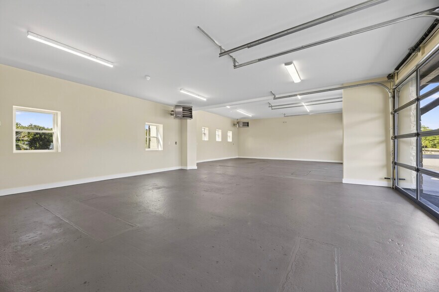 More Photos Of 5680 Post Rd, Charlestown General Retail For Lease