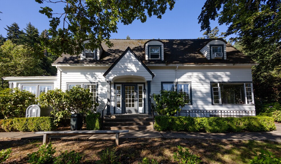 More Photos Of 20255 Willamette Dr, West Linn Specialty For Sale