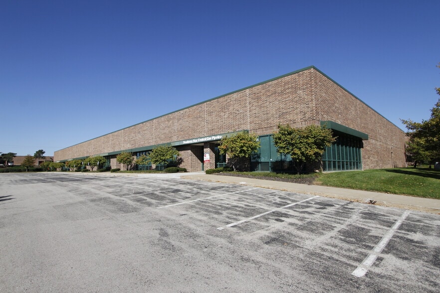 More Photos Of 13400-13428 W 99th St, Lenexa Light Distribution For Lease