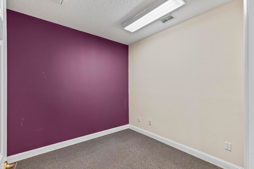 More Photos Of 399 Palm Coast Pky SW, Palm Coast Office For Sale