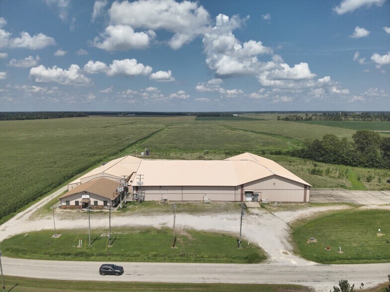 More Photos Of 7656 E 700th Ave, Robinson Manufacturing For Lease