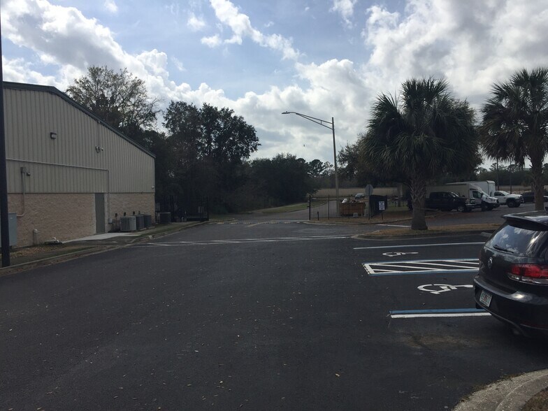 More Photos Of 8725 Youngerman Ct, Jacksonville Warehouse For Sale