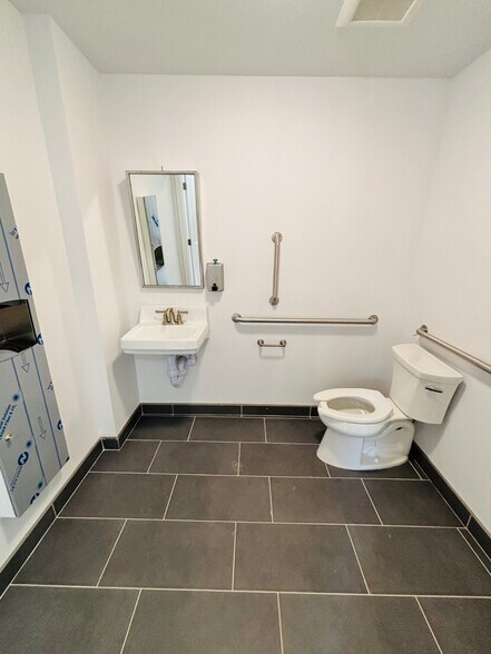 More Photos Of 39 Glen Head Rd, Glen Head Office For Lease