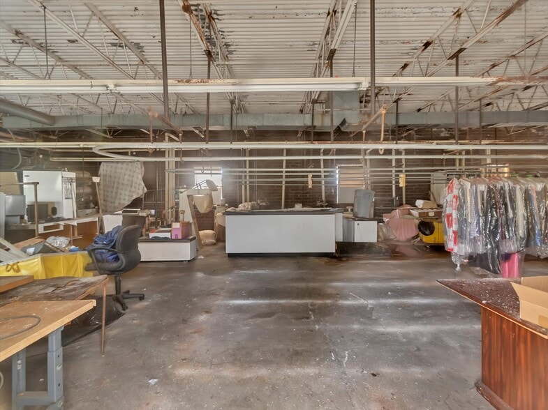 More Photos Of 225 SE Branchview Dr, Concord Freestanding For Sale