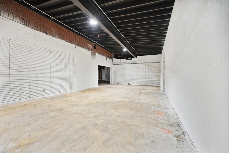 More Photos Of 969 Dixie Hwy, Rossford Freestanding For Lease