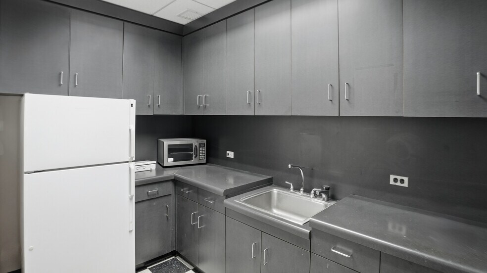 More Photos Of 1300 Walt Whitman Rd, Melville Office For Lease