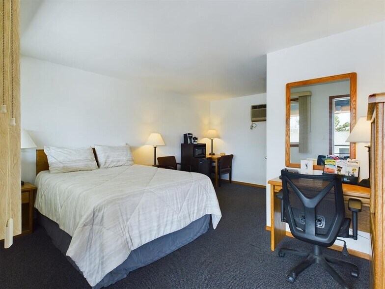 More Photos Of 234 E 1st St, Powell Hotel For Sale